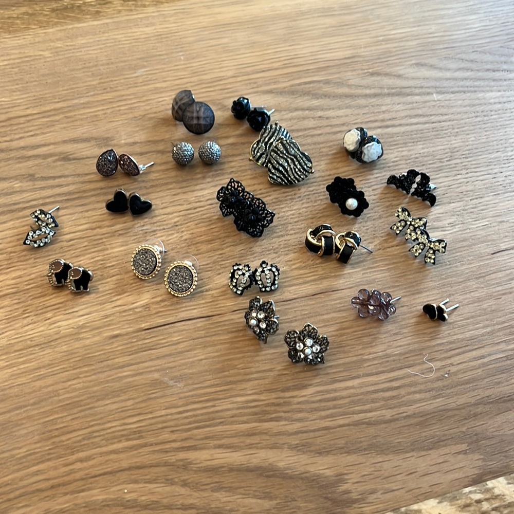 19 pair of BLACK stud earrings!! Excellent condition!